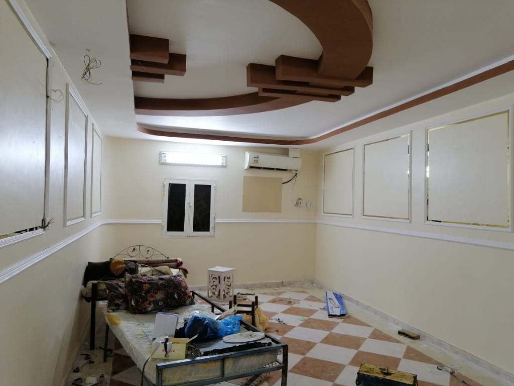 تشطيب جدران ببديل الرخام مع اصباغ داخلية.